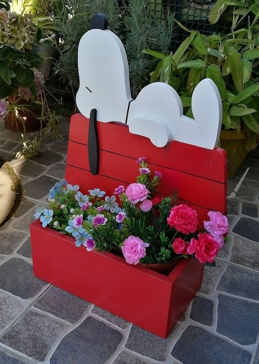 Snoopy Planter - Wooden Planter Box - DIY Kit - Realistic Garden Plant Holder