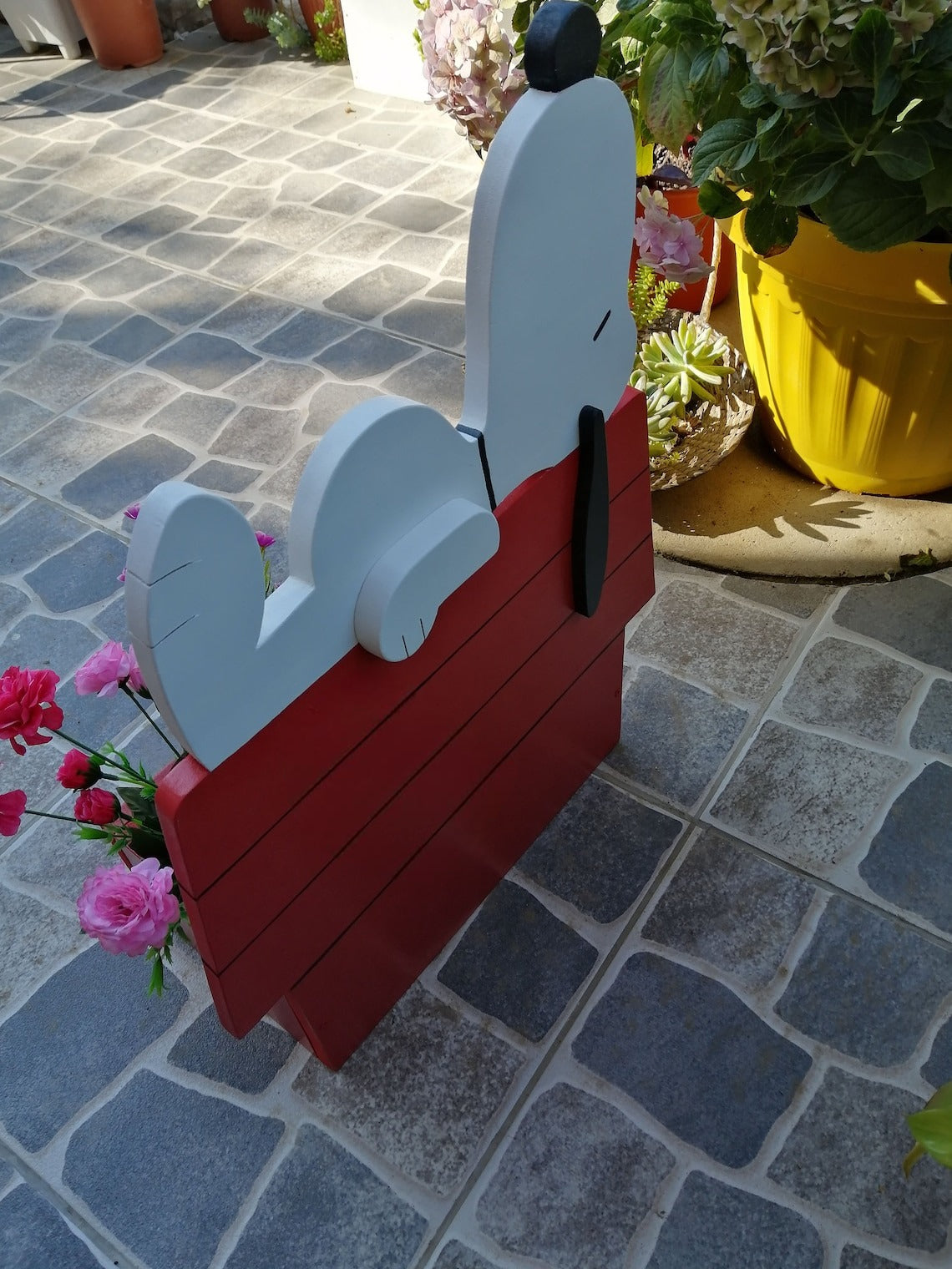 Snoopy Planter - Wooden Planter Box - DIY Kit - Realistic Garden Plant Holder