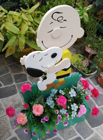 Charlie Brown & Snoopy Planter - Wooden Plant Box - DIY Kit - Realistic Garden Plant Holder